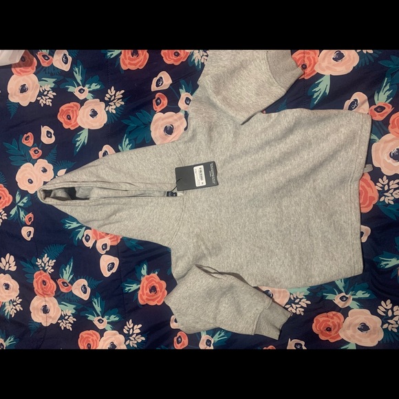 Prettylittlething grey lace up back crop hoodie - Picture 1 of 5